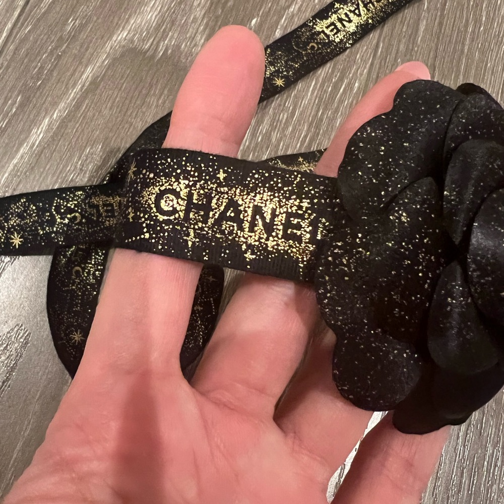 Limited Chanel Camellia Ribbon Set - Picture 2 of 5